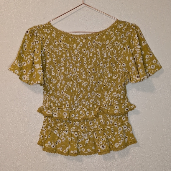 Astr The Label Mustard Daisy Floral Ruffle Blouse - Picture 3 of 5